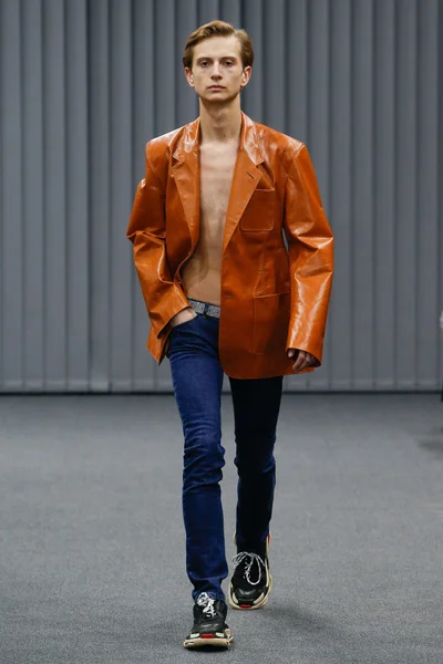 Look 12
